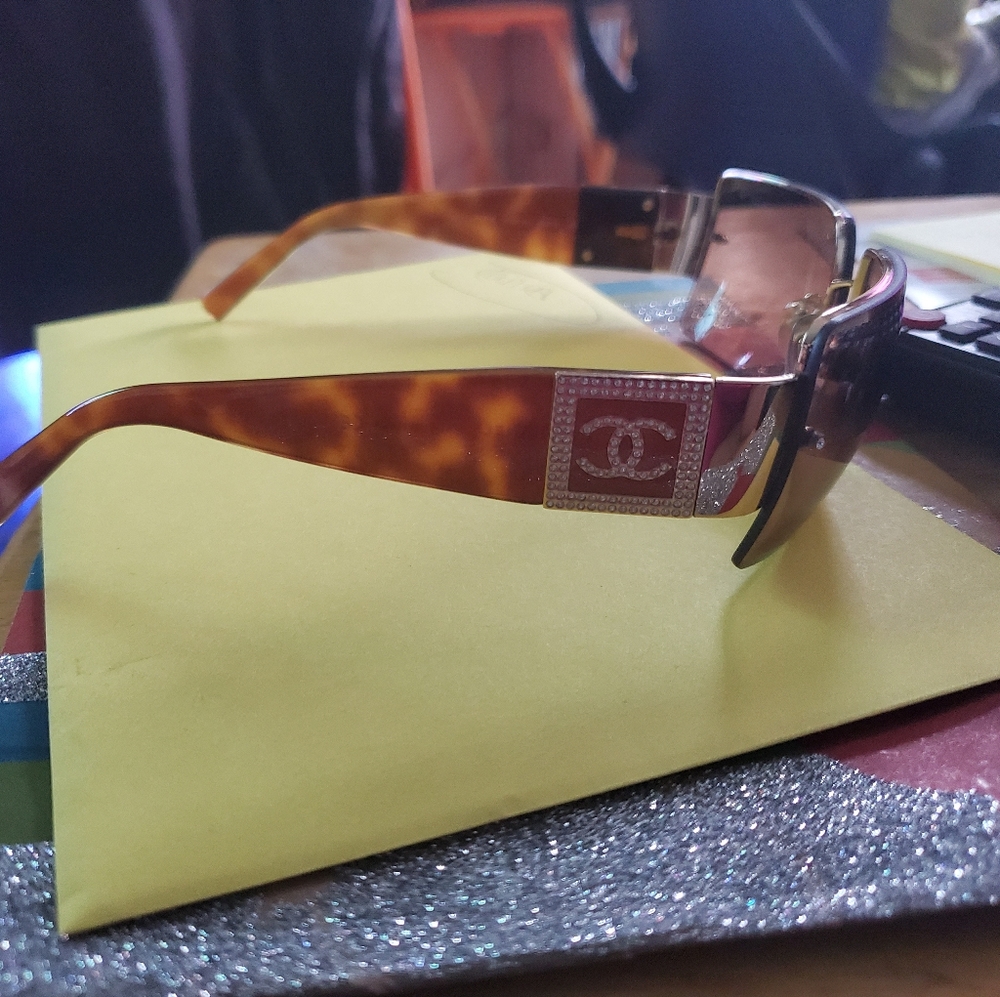 Chanel sunglasses 4095-B Never used